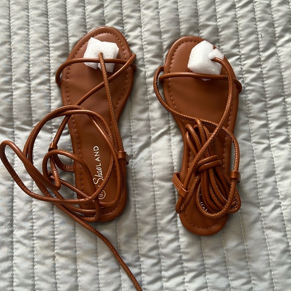 NWT…Gladiator Flats - Picture 2 of 5